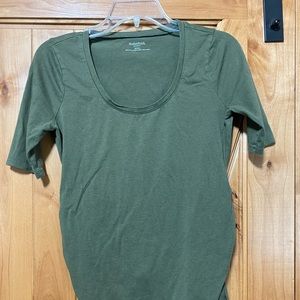 Green Motherhood Maternity t-shirt. Size S with side ruching. GUC